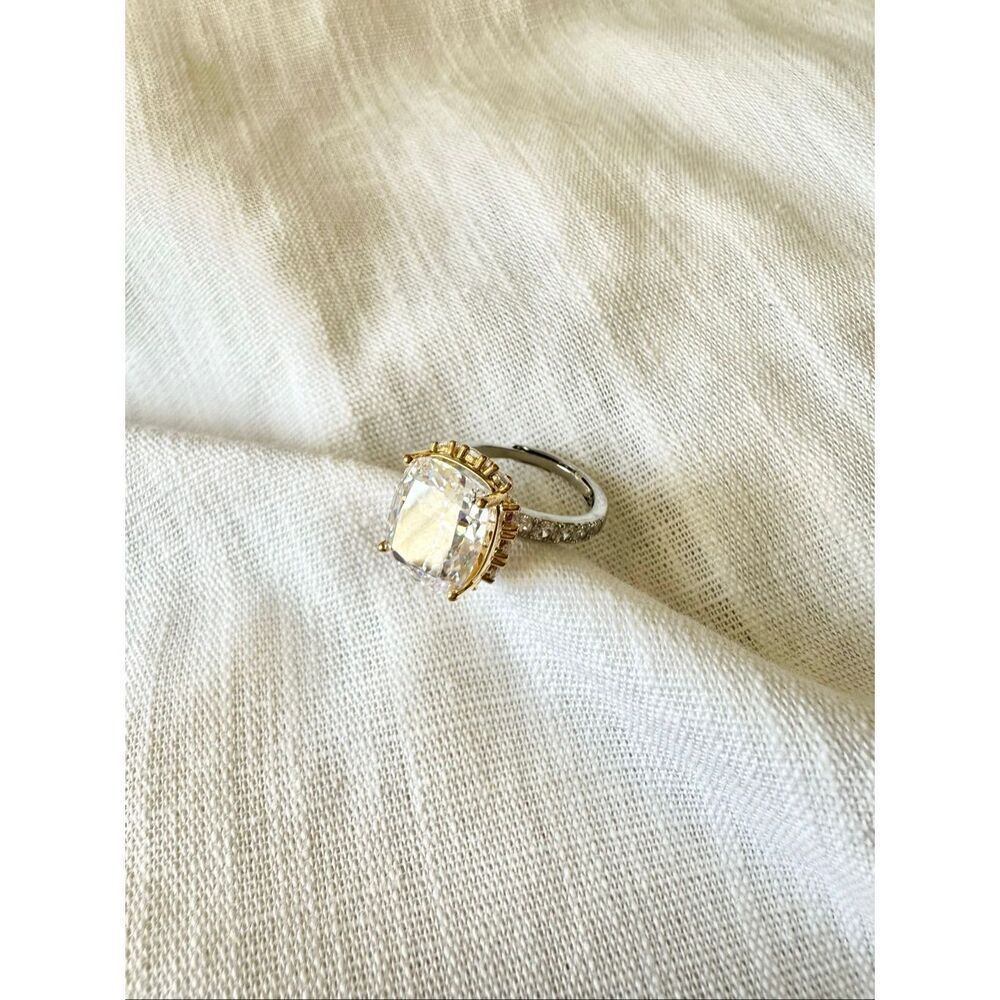Gorgeous super sparkly cubic zirconia elongated cushion cut adjustable ring gold - Picture 10 of 12